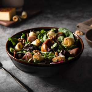 Ensalada de pera asada y Queso Cavero Bionda